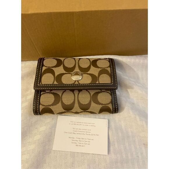 Coach signature 5x4” beige wallet snap - Picture 8 of 8